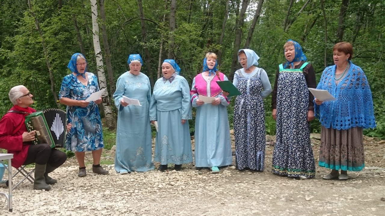 Синюшка иркутск. Полянка Полевской. Полевской синюшка. Аурат у бабушек. Синюшка Новомосковск.